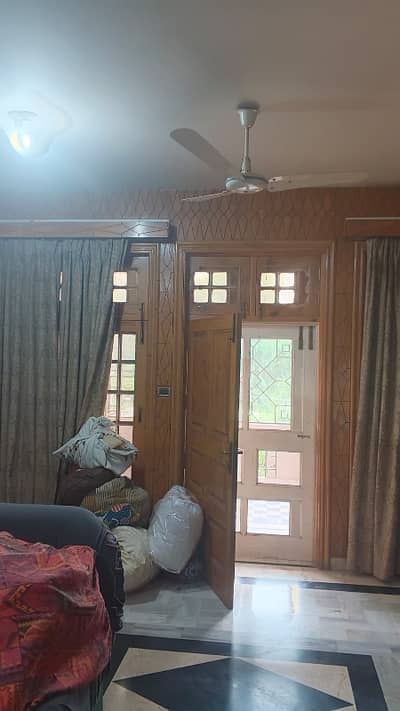 03211777676 Sami commercial uper porshn one kanaal bed 3 tv lounch fully tiled pather louction Madina towan suit able only for multinational company ofece for rent demand 135 plz contact me 03211777676