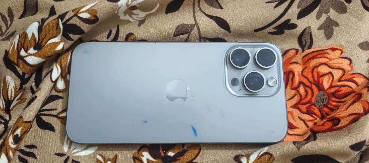 Apple iPhone 15 Pro Max 0