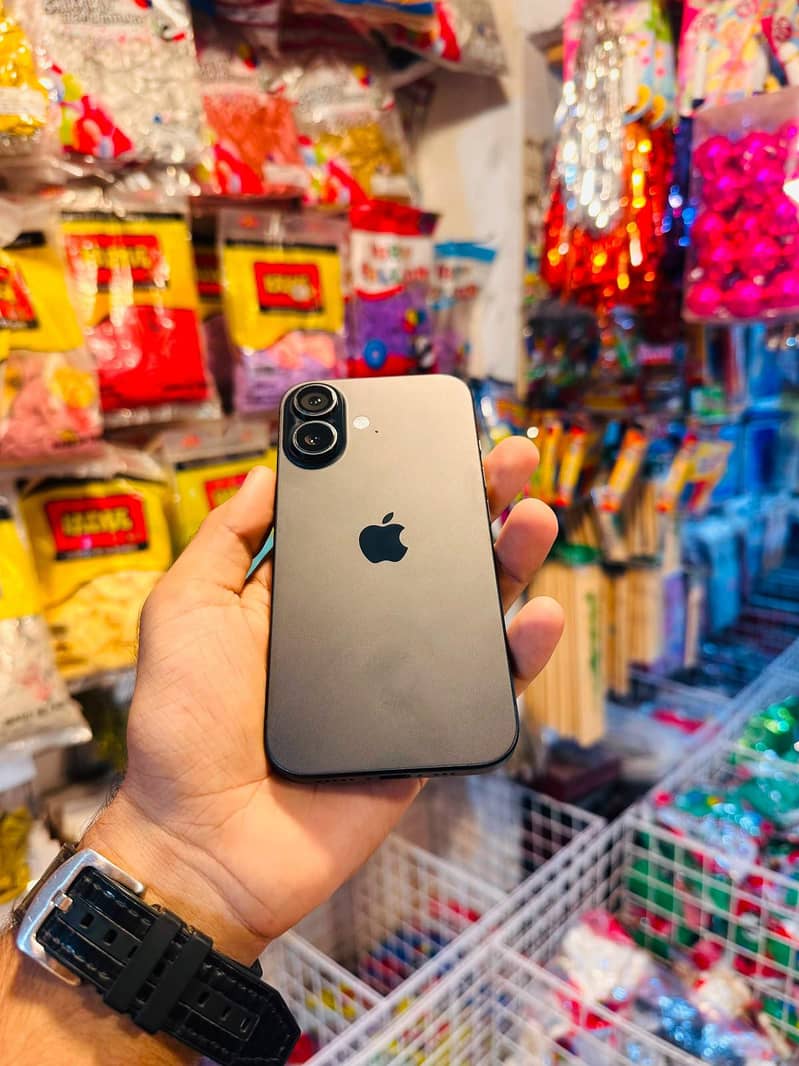Apple iPhone 16 2