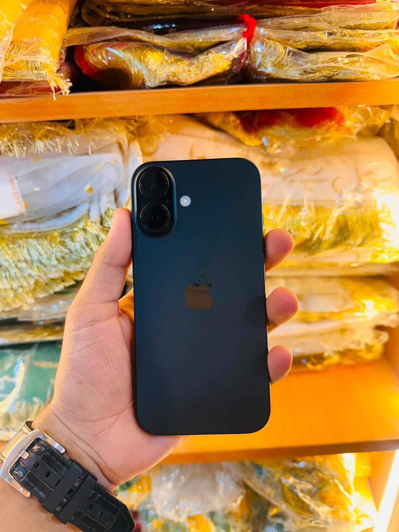 Apple iPhone 16 5