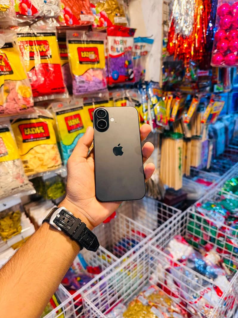 Apple iPhone 16 7