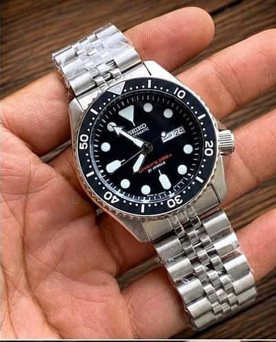 Seiko Divers 200m automatic watch for sale, Condition new, 10 by 10.