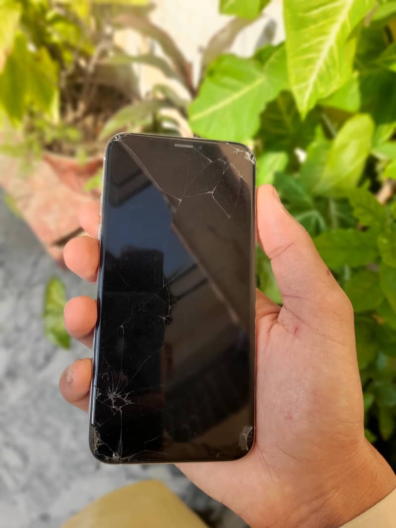 iPhone Xs 2