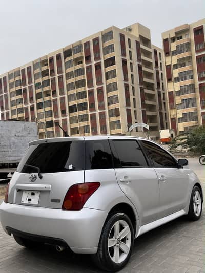 Toyota ist 1.3 top of the line IST 2003
