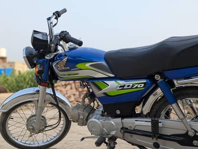 Honda CD 70 blue color applied for