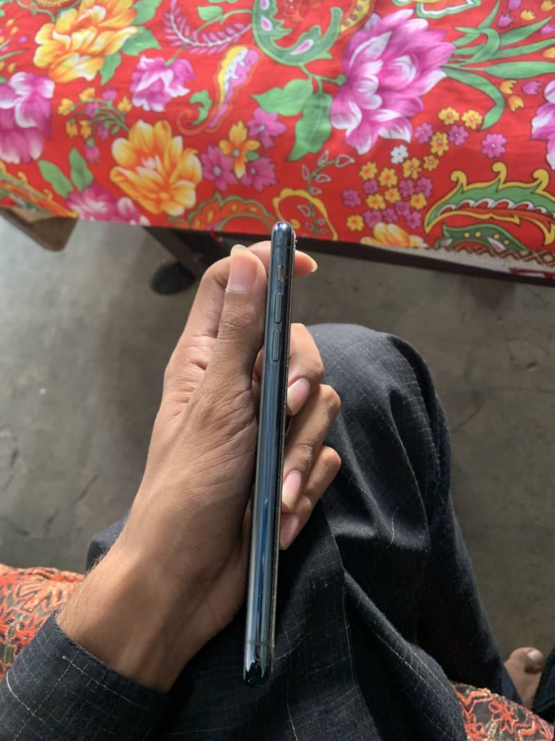 Apple iPhone 11 Pro Max 1