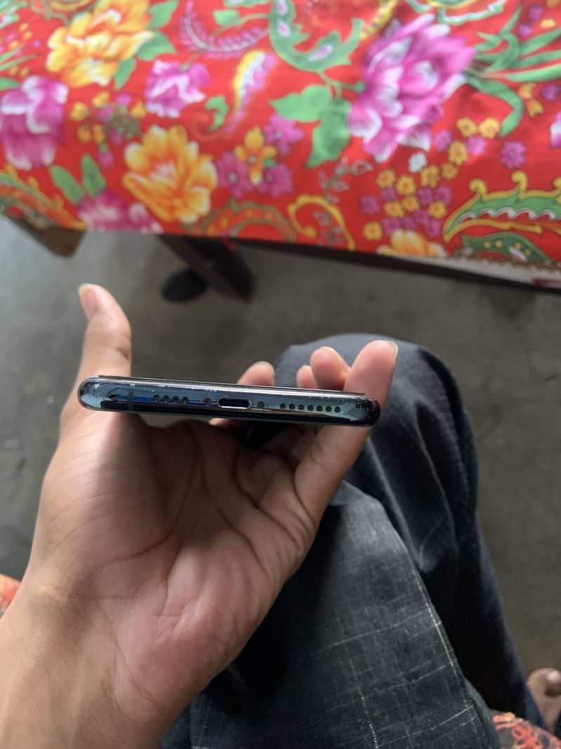 Apple iPhone 11 Pro Max 2