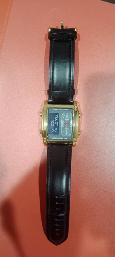 I am selling my watch in Good Condition