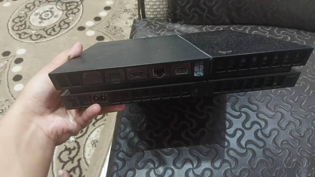 PS4 with two controllers two CDs 3