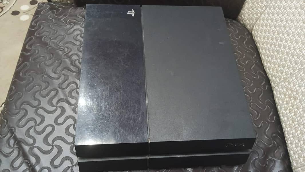 PS4 with two controllers two CDs 4