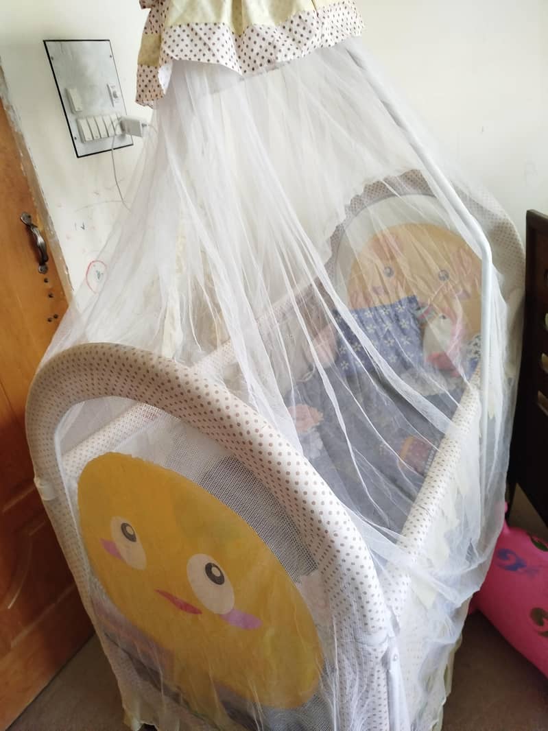 Baby cot 2