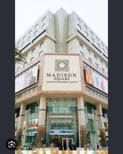Madison mall operation manager ki zroort hai