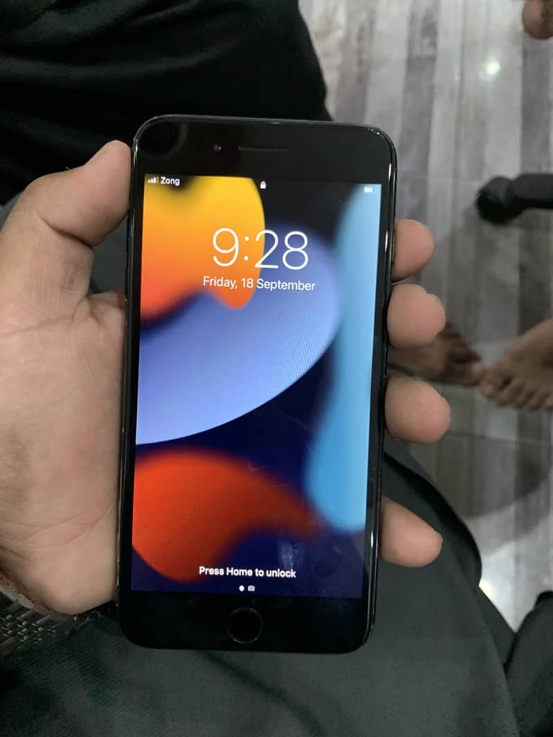 Apple iPhone 7 Plus 0