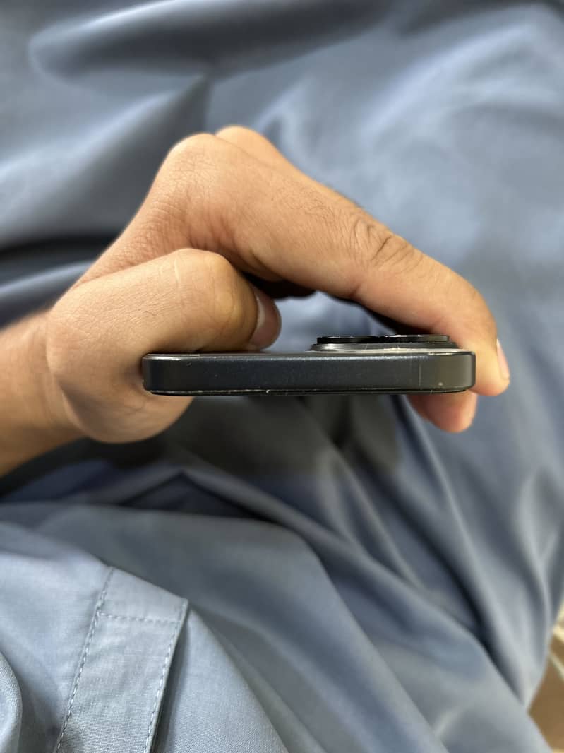 Apple iPhone 15 4