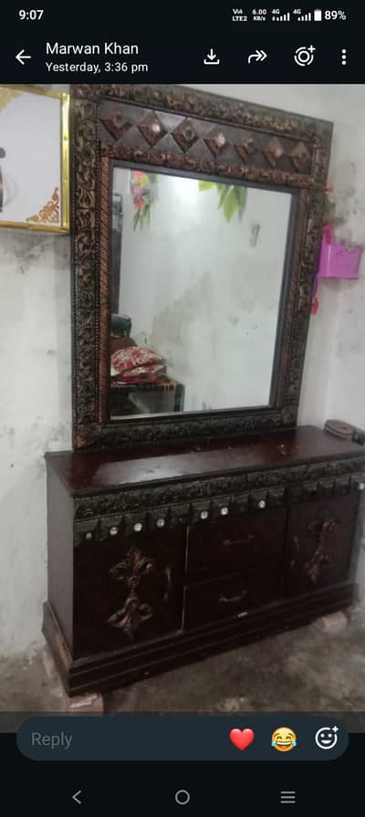 لکڑی کا ڈریسنگ ٹیبل بڑے شیشے اور درازوں کے ساتھ برائے فروخت
