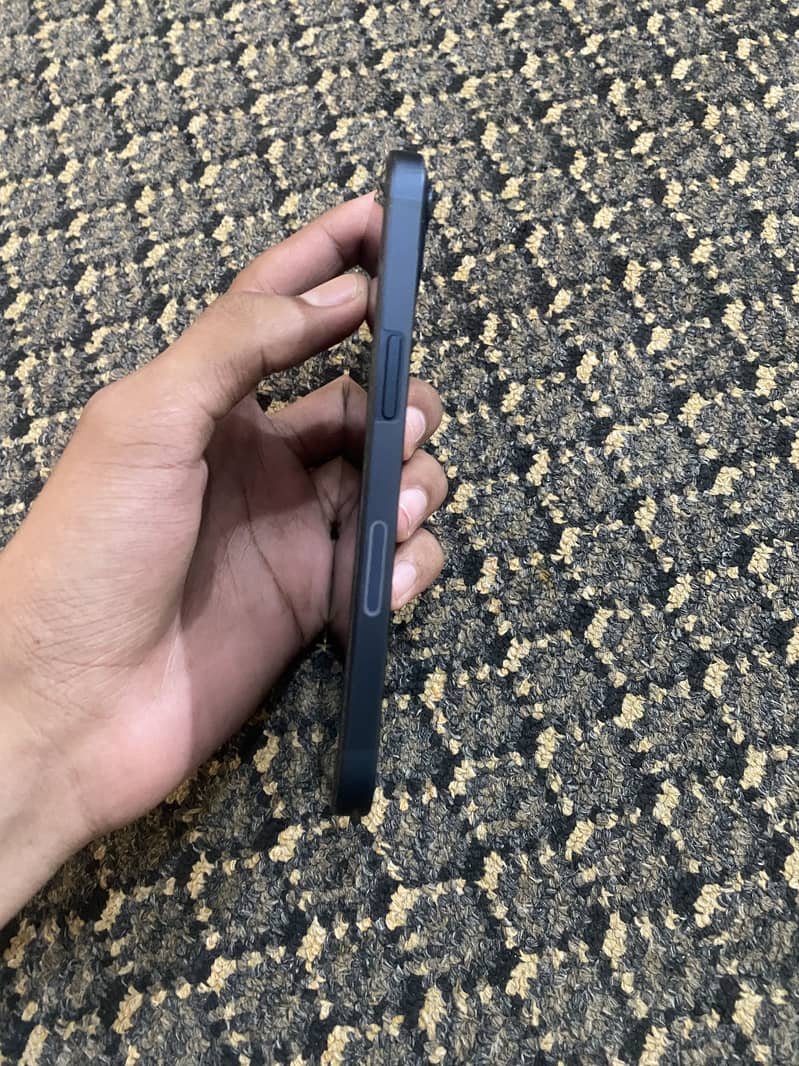 Apple iPhone 13 2