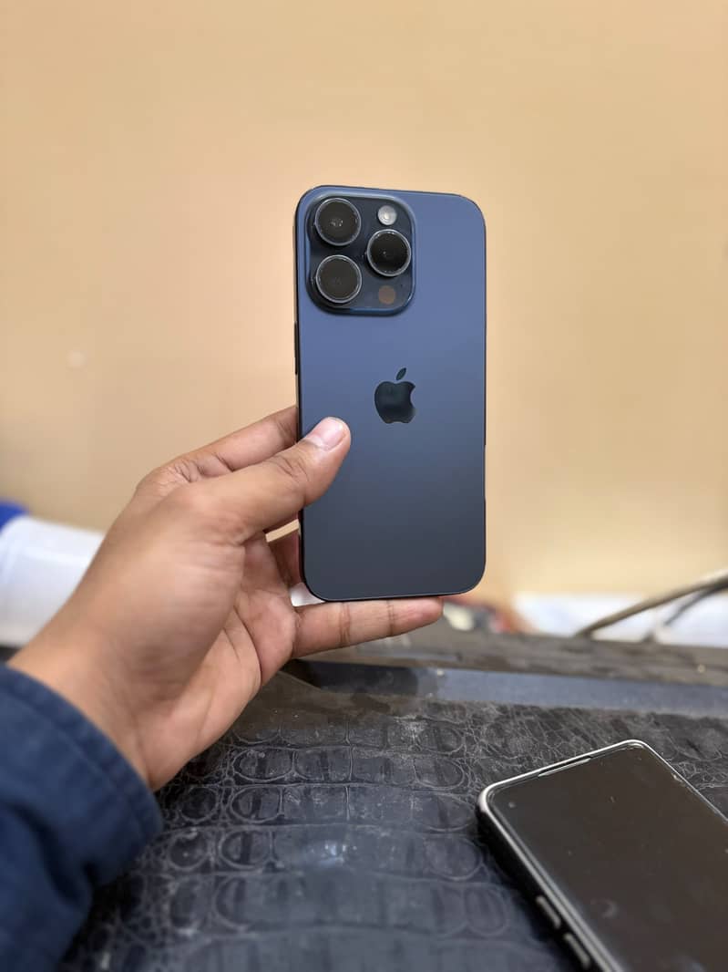 Apple iPhone 15 Pro 4