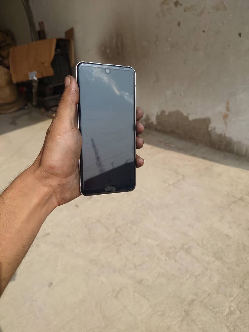 Sharp Aquos R3 4