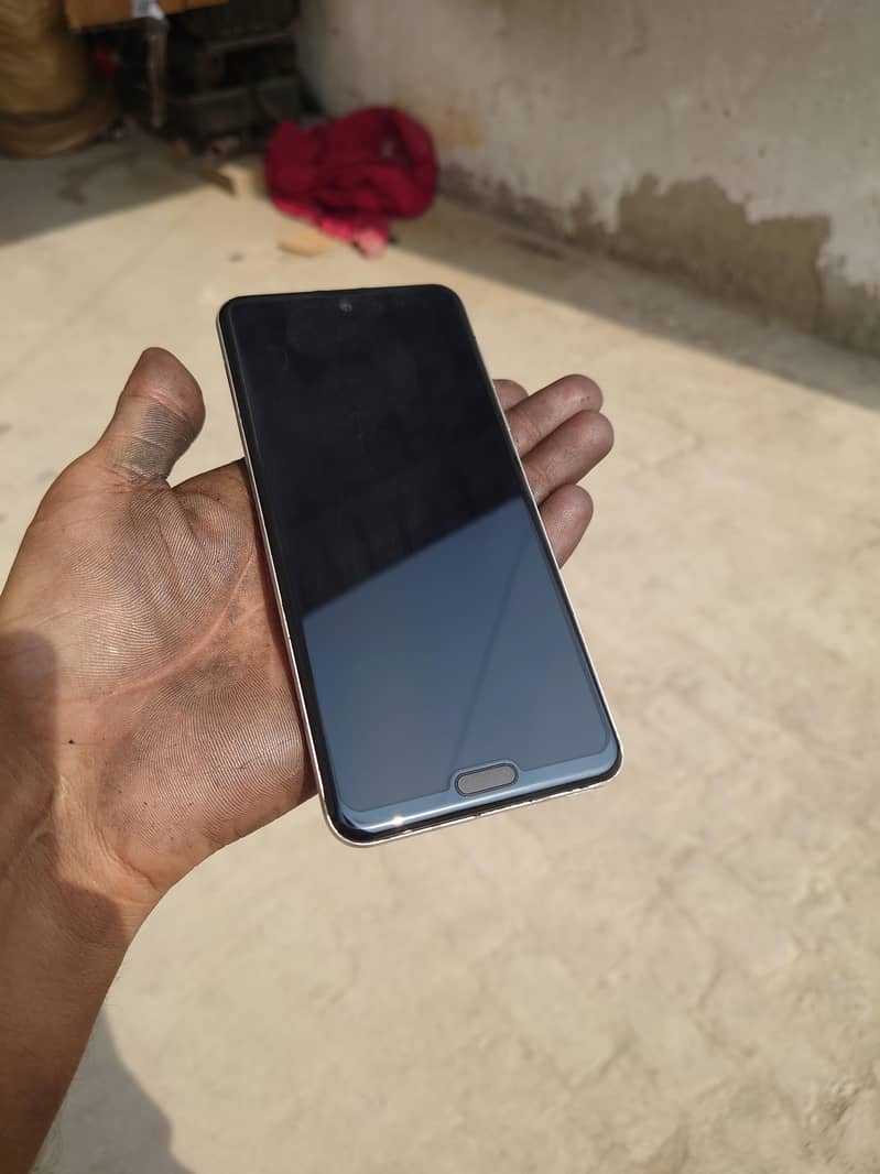 Sharp Aquos R3 5
