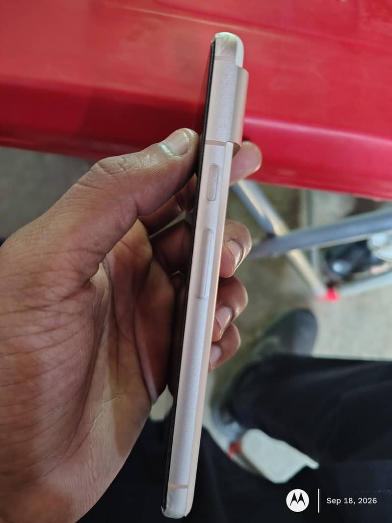Google Pixel 8 4