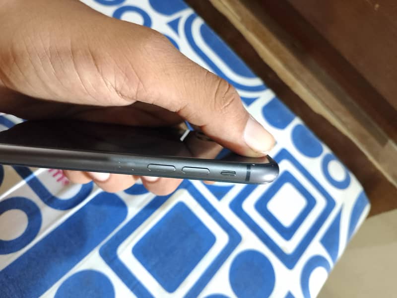 Apple iPhone 11 3