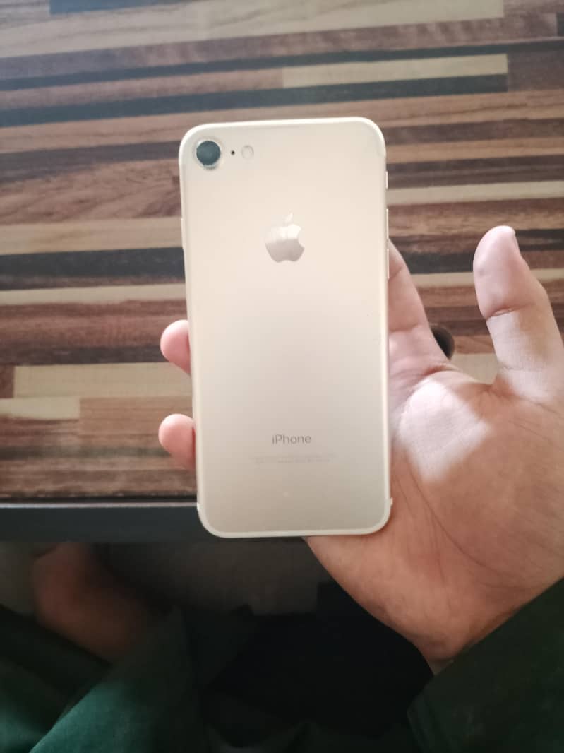 Apple iPhone 7 0