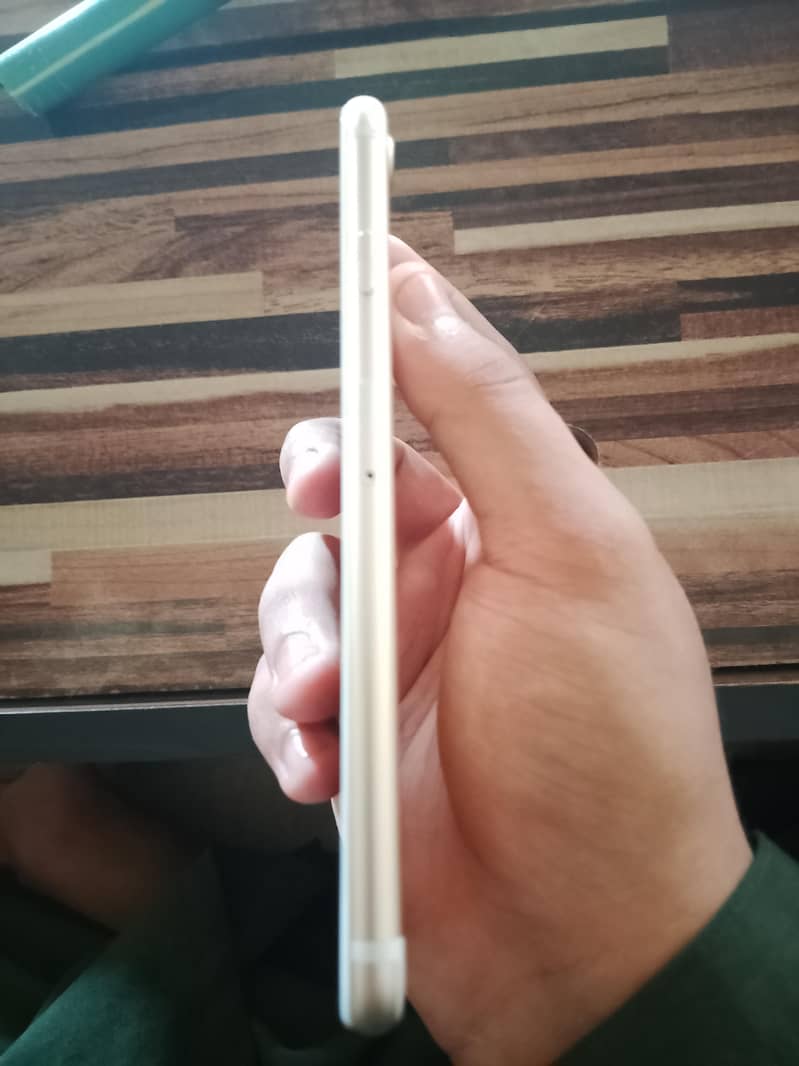 Apple iPhone 7 1