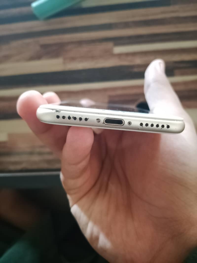 Apple iPhone 7 2