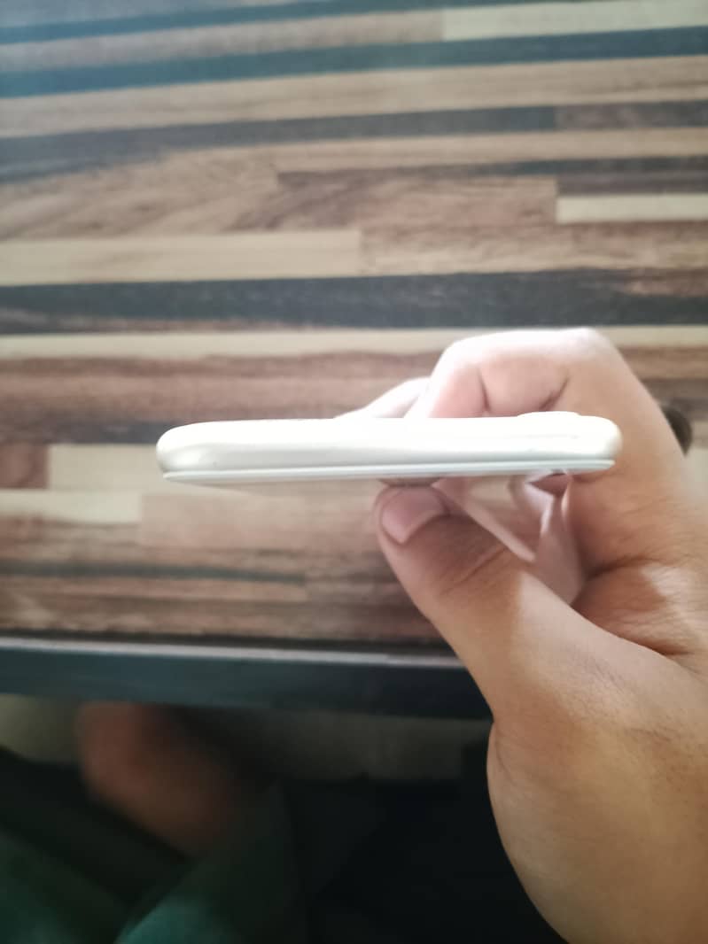 Apple iPhone 7 3