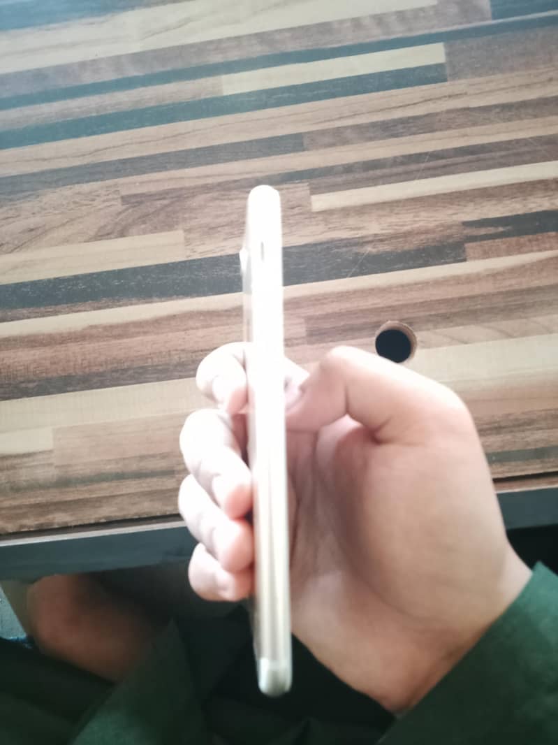 Apple iPhone 7 4