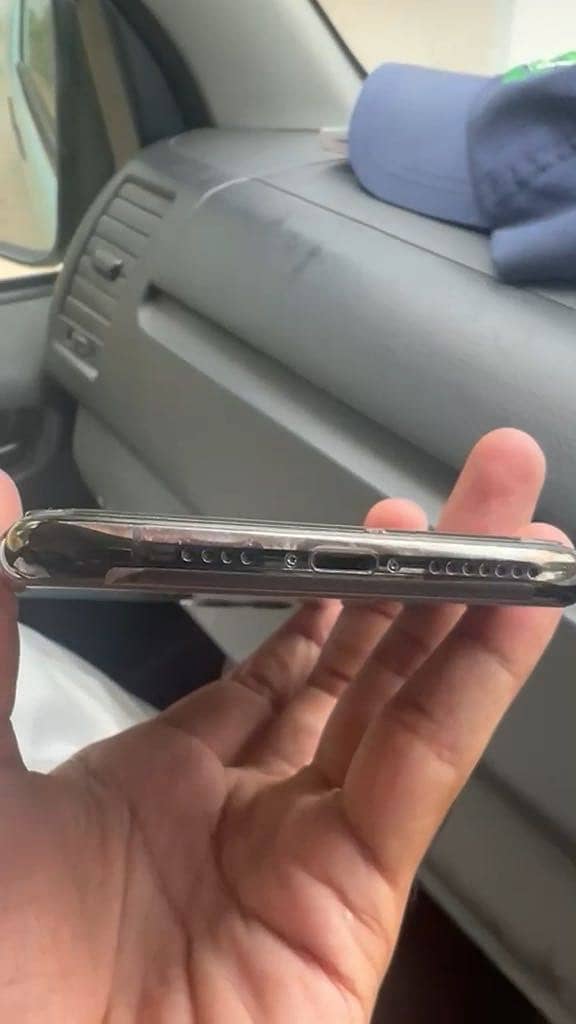 iPhone 11 Pro Max 1