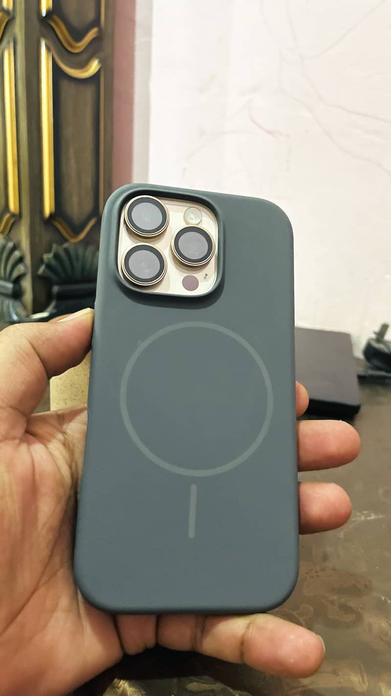 Apple iPhone 16 Pro 4