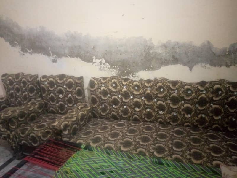 5seater sofa good condition 2