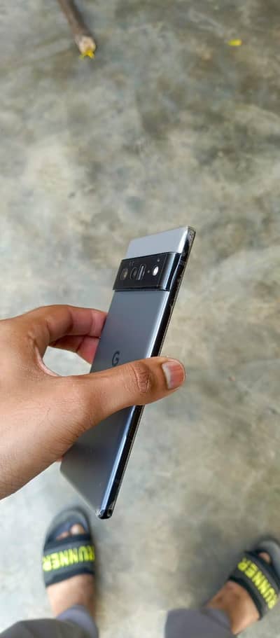 Google Pixel 6 Pro box Wala phone ha 9 month warranty b ha