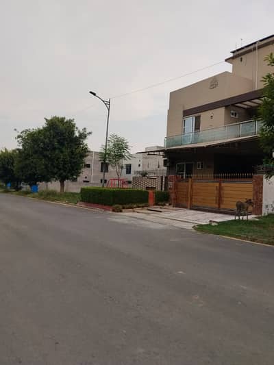 10-Marla Plot Available At Hot Location Near To Park Mosque & At Reasonable Price In New Lahore City Phase 3 Near To Bahria Town