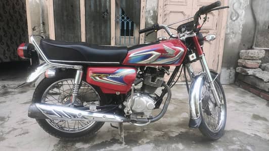 Asalam u Alikum Honda 125 Red colour 22 Model