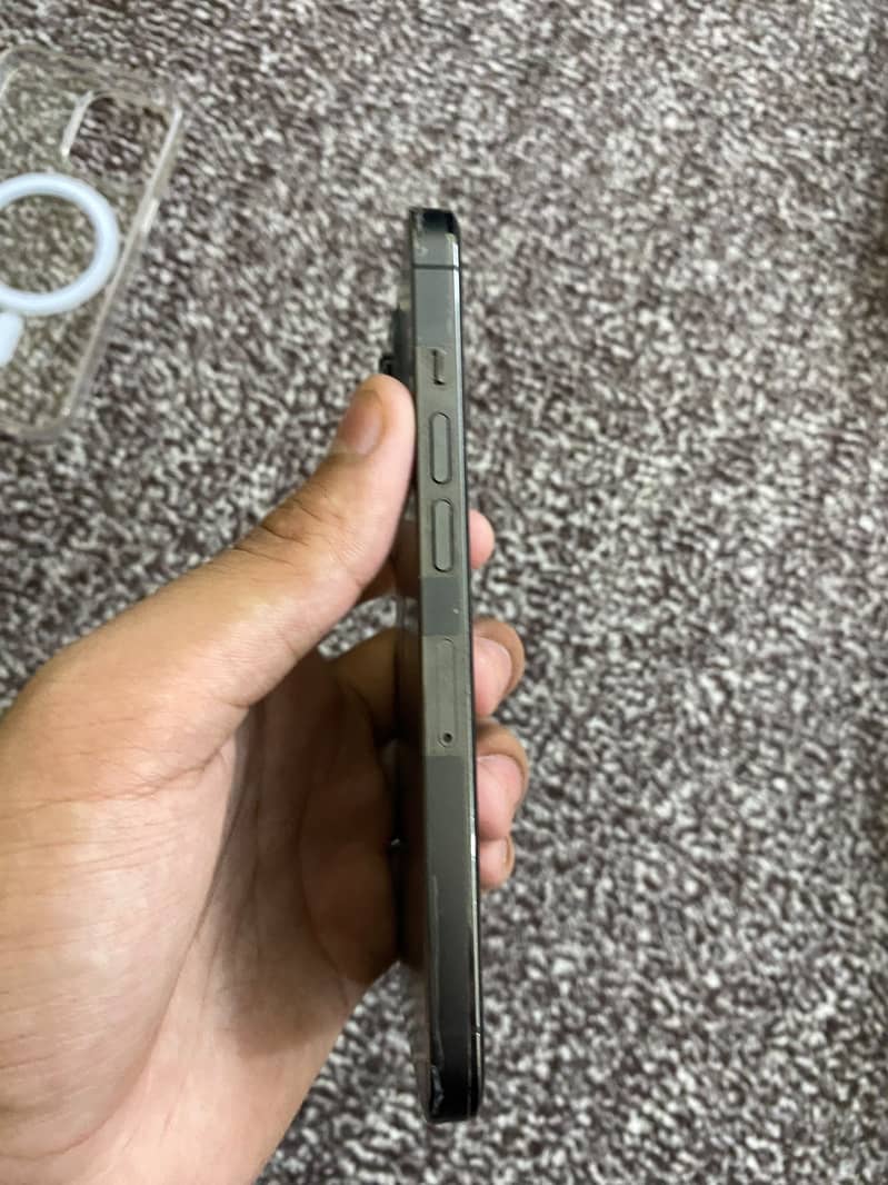 Apple iPhone 13 Pro 8