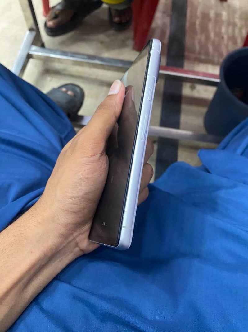 Google Pixel 7 4