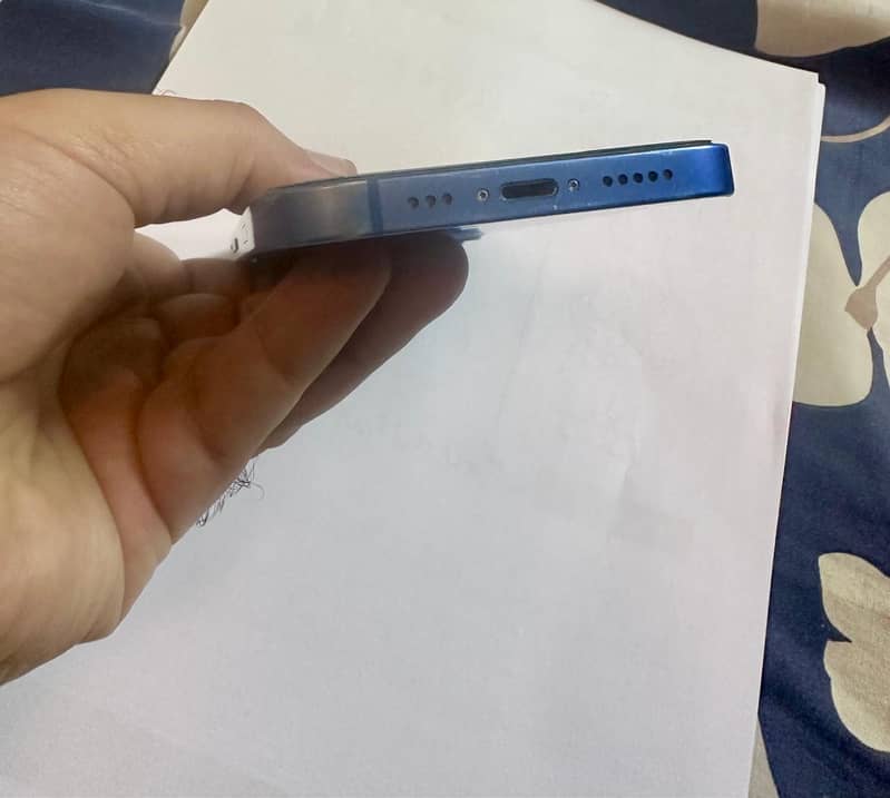 Apple iPhone 13 2