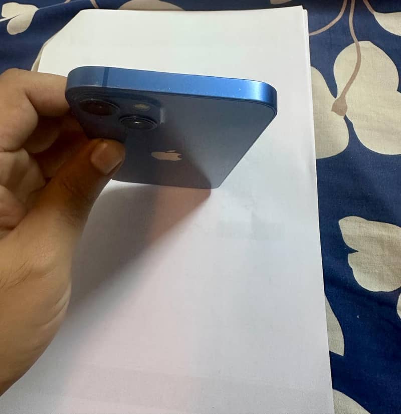 Apple iPhone 13 4