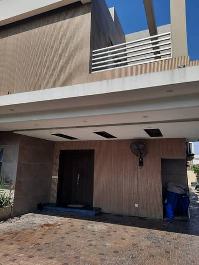 1 KANAL ELEGANT AND FULLY MAINTAINED CORNER MODERN BUNGALOW WITH FULL BASEMENT IS AVAILABLE IN THE BEST BLOCK OF DHA LAHORE.