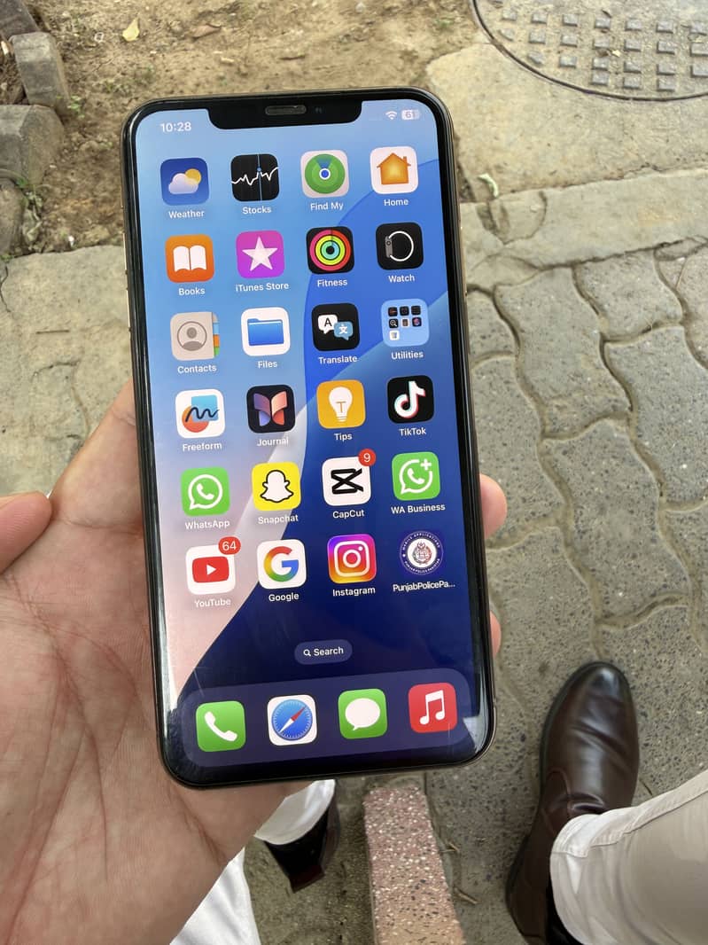 Apple iPhone XS Max 5
