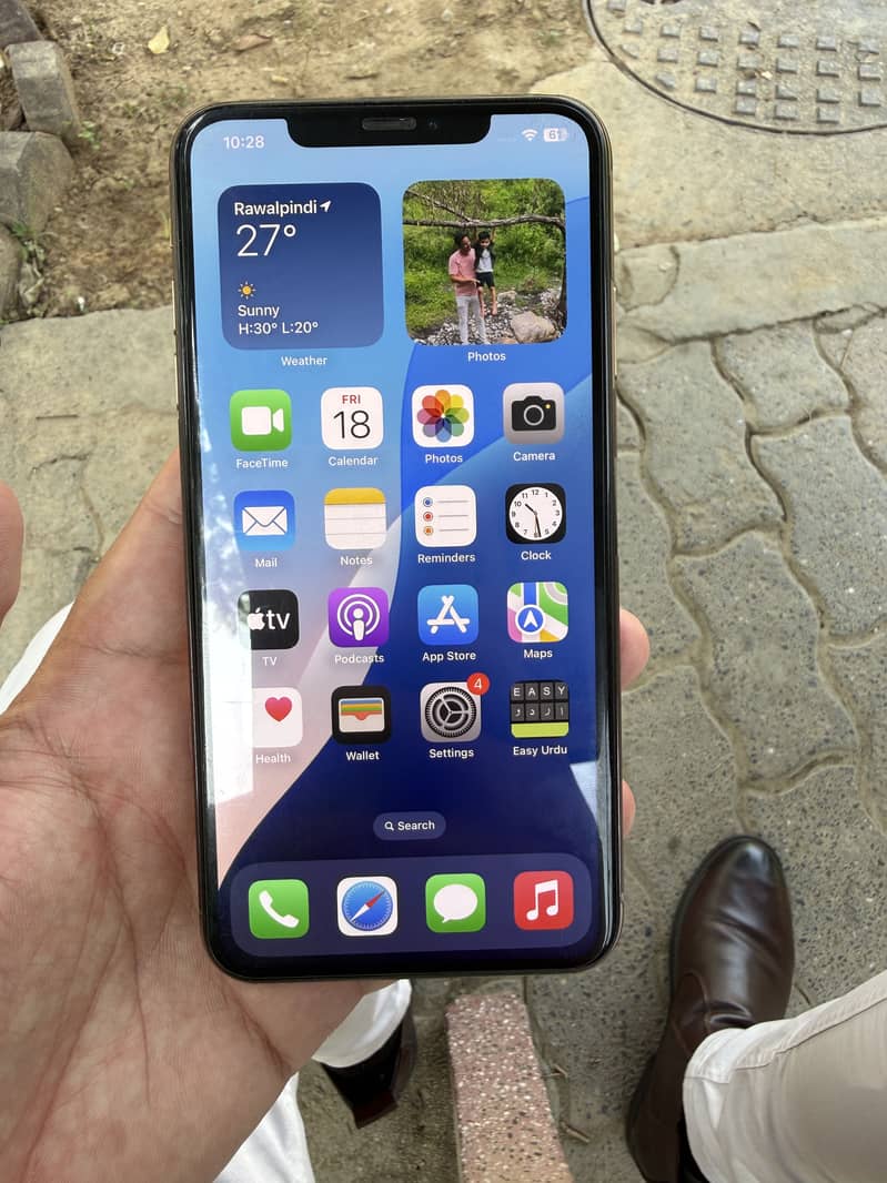 Apple iPhone XS Max 7