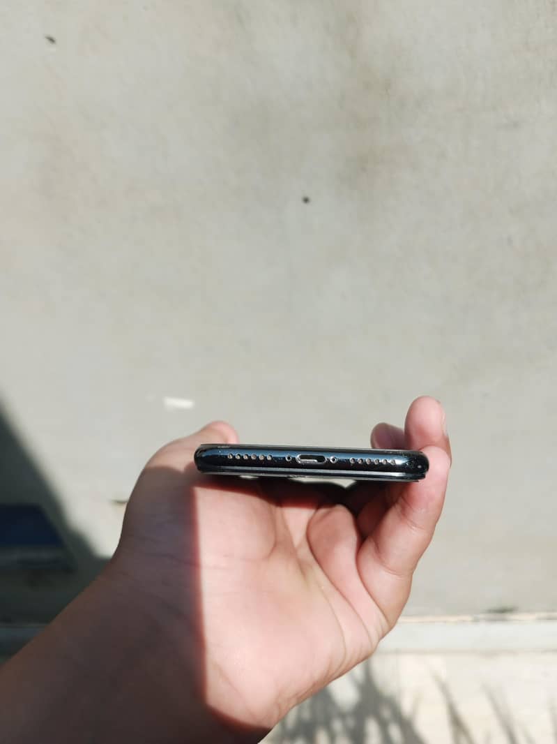 Apple iPhone X 3