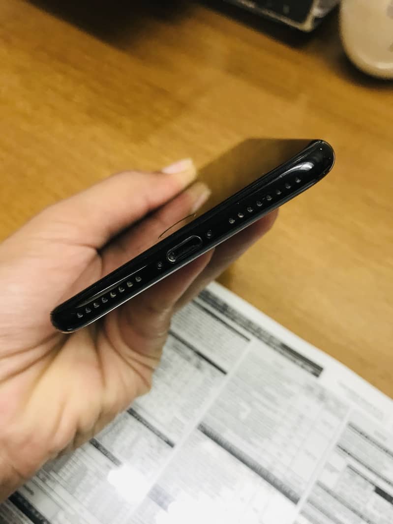 Apple iPhone 7 Plus 3