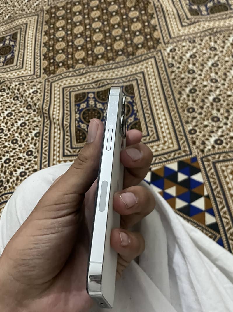 Apple iPhone 13 Pro 1