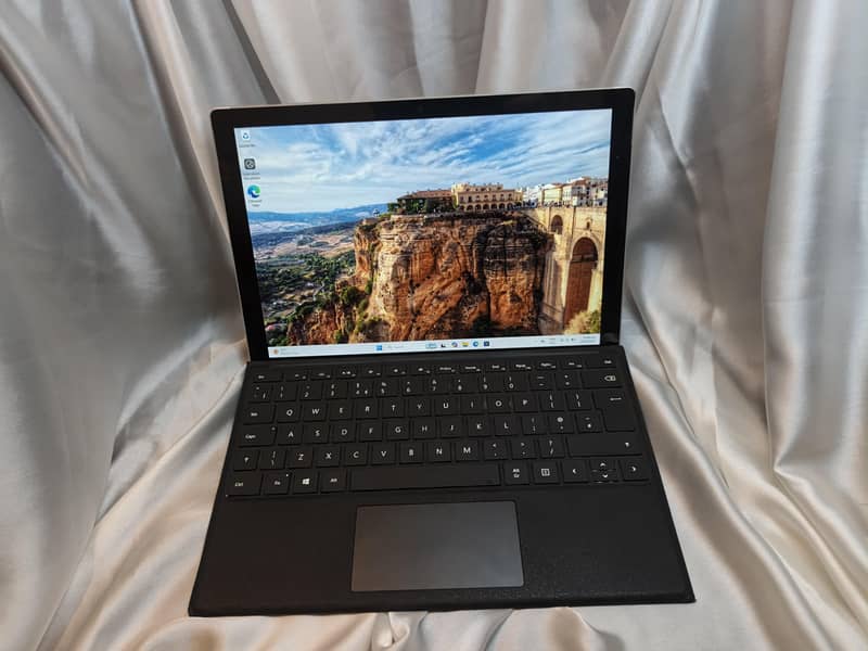 Microsoft Surface Pro 6 (touch display) 2