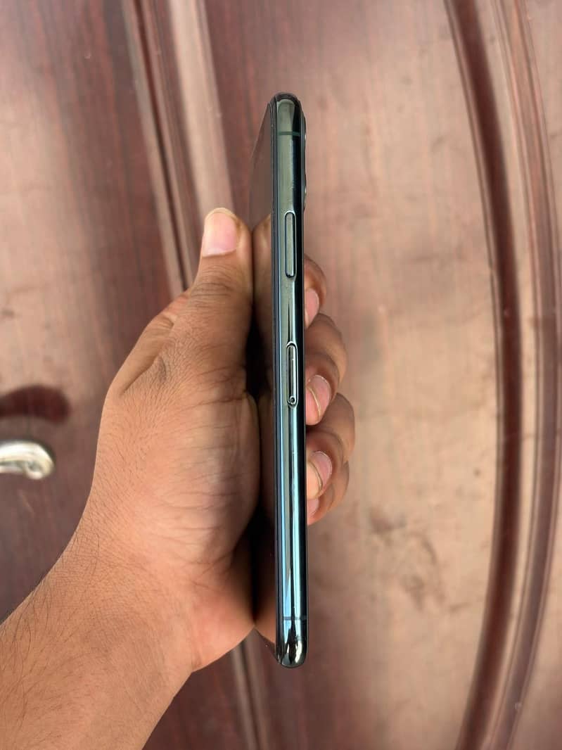 Apple iPhone 11 Pro Max 1