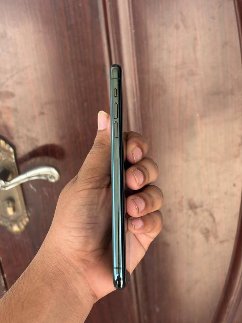 Apple iPhone 11 Pro Max 3