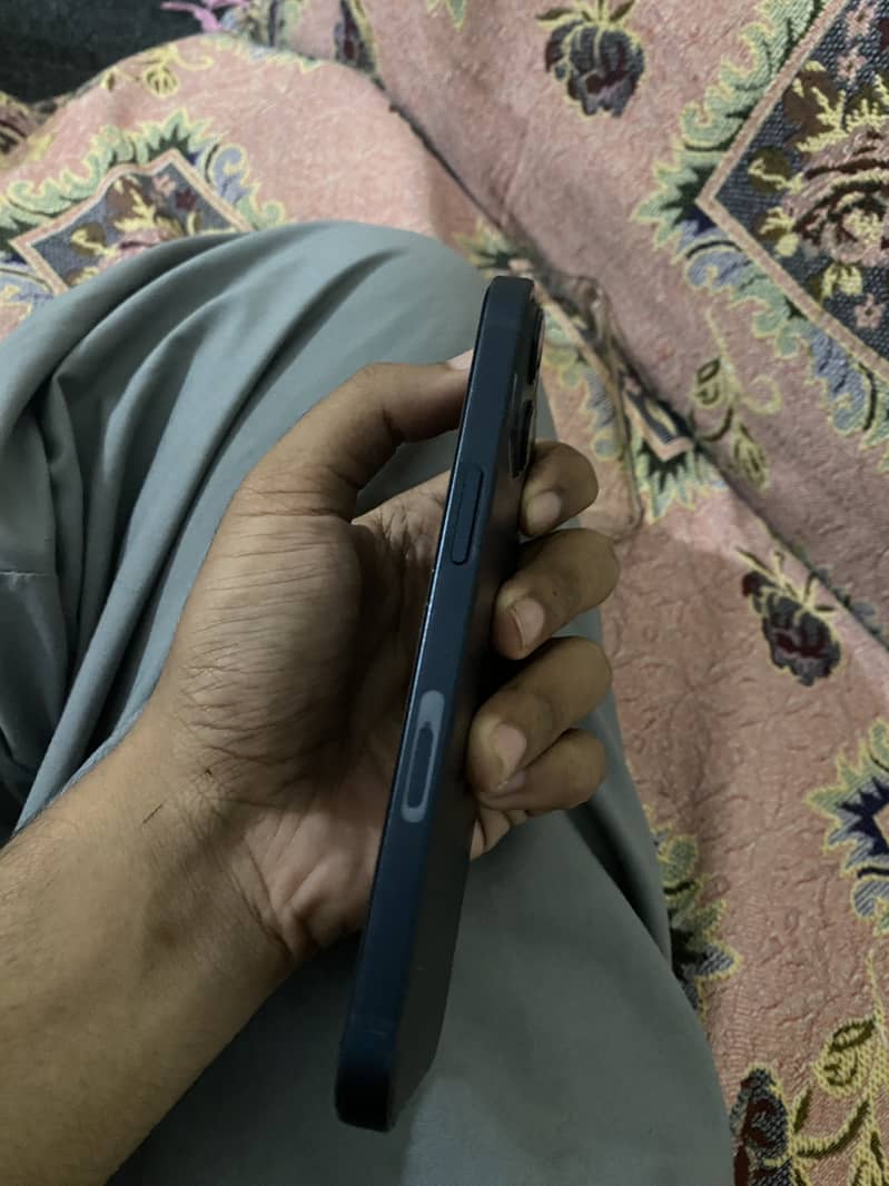 Apple iPhone 13 2
